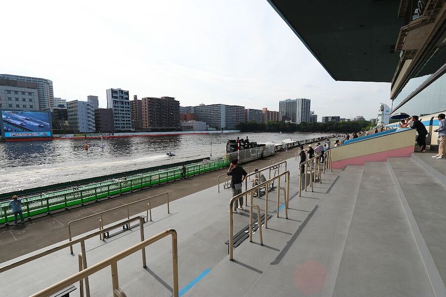 The thrill of Japanese Boat Racing