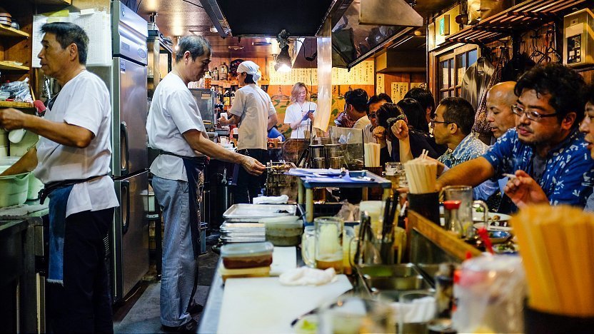 Japanese conveyor belt restaurant delivers food by boat in Tokyo