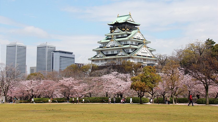 osaka castle inside tour