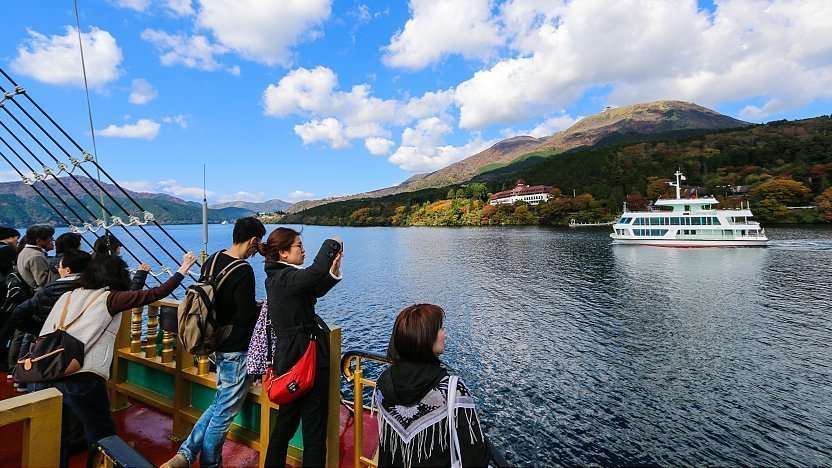Lake Ashinoko (Lake Ashi) - Hakone Travel