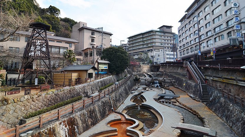 Ella Freya goes to Japanese hot spring (Arima onsen) 