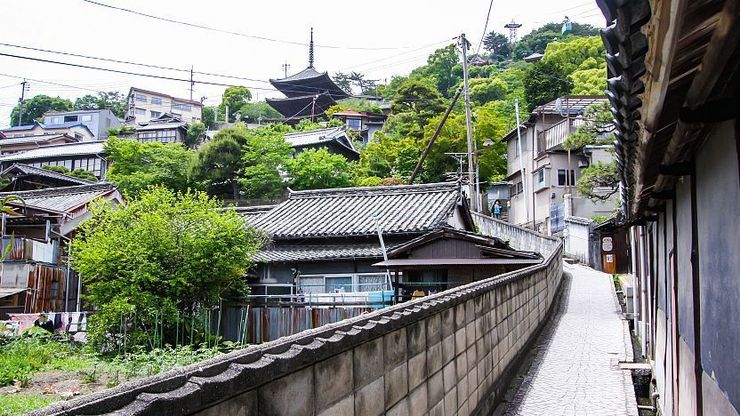 Temple Walk - Onomichi Travel