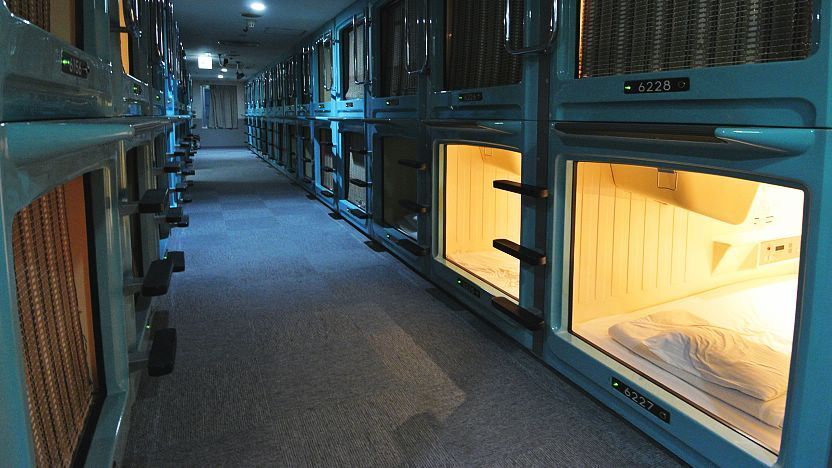 capsule hotel travel japan