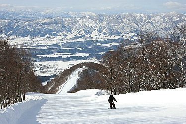 ski trips japan