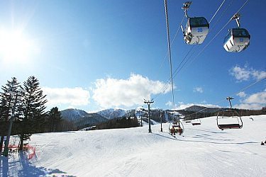 ski trips japan